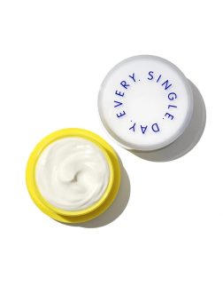 supergoop-superscreen-daily-moisturizer-spf-40-open-pack_e5567a63-70e1-48d7-b186-3970bcada0fb