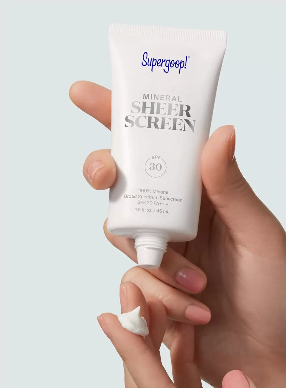 supergoop-mineral-sheerscreen-spf-30-apply-on-hand