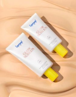 supergoop-glowscreen-spf-40-73-9ml_lifestyle