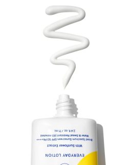supergoop-play-everyday-lotion-spf-50-with-sunflower-extract-applicator_e8ac0935-c6c2-4a95-8063-ab1b9a36690d